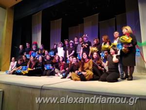 Η θεατρική ομάδα του 2ου Γυμνασίου-Λυκείου Αλεξάνδρειας ευχαριστεί