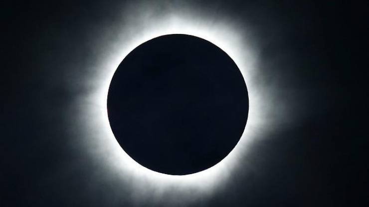 ΗΠΑ:Εντυπωσιακές εικόνες από την ολική έκλειψη ηλίου