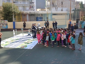 Μαθήματα κυκλοφοριακής αγωγής πραγματοποιεί η Ελληνική Αστυνομία, σε μαθητές σχολείων σε όλη τη χώρα