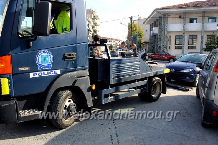 Εν δράσει ο γερανός της Αστυνομικής Διεύθυνσης Ημαθίας στην Αλεξάνδρεια! (φώτο-βίντεο)