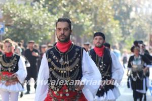 Η Παρέλαση του Στρατού και των πολιτιστικών συλλόγων για την επέτειο της 28ης Οκτωβρίου στην Αλεξάνδρεια (ΦΩΤΟ-ΒΙΝΤΕΟ)