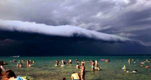 Το εντυπωσιακό φαινόμενο πριν την καταιγίδα που καταγράφηκε στην Πιερία