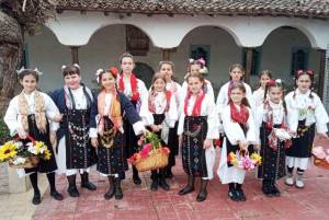 O Πολιτιστικός Σύλλογος Νησίου αναβίωσε το έθιμο των Λαζαρίνων - Όμορφες φωνούλες αντήχησαν σε όλο το χωριό