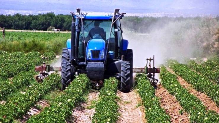 Ζητείται άτομο για αγροτικές εργασίες με εμπειρία σε γεωργικά μηχανήματα