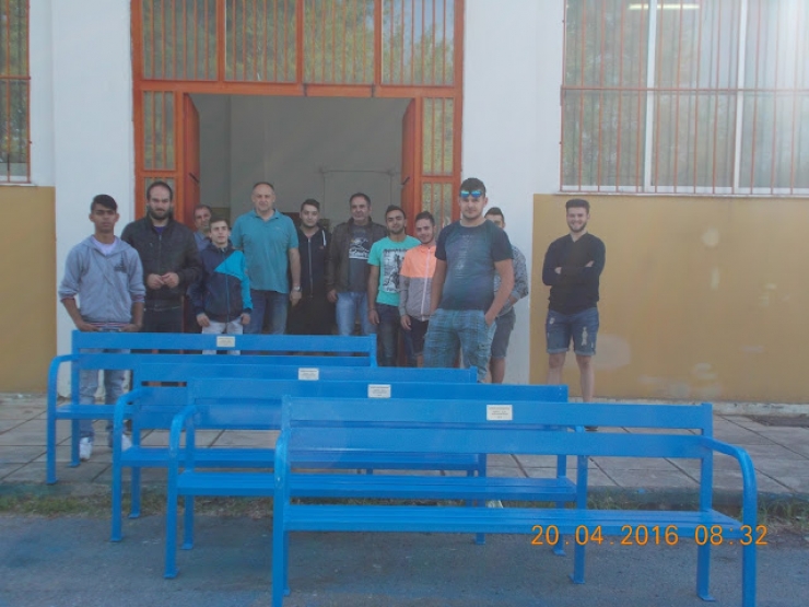 Οι μαθητές του ΕΠΑΛ &amp; Ε.Κ. Αλεξάνδρειας κατασκεύασαν παγκάκια για να τα διαθέσουν δωρεάν σε σχολεία του Δήμου Αλεξάνδρειας