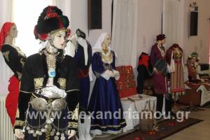 Η άξια θαυμασμού Έκθεση παραδοσιακών φορεσιών και κοσμημάτων της κ. Όλγας Σβώλου στην Παναγία Αλεξάνδρειας