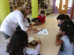 Οι τάξεις Ά και ΄Β του δημοτικού σχολείου Καψοχωρίου-Νησελίου επισκέφτηκαν την βιβλιοθήκη Αλεξάνδρειας (φώτο)