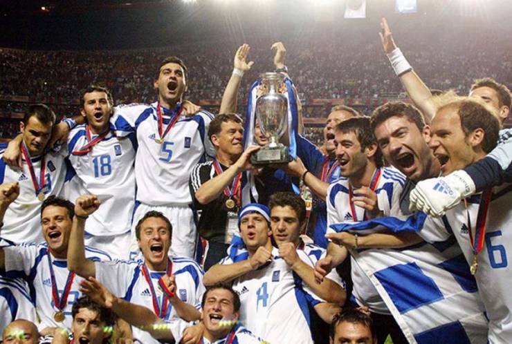 Σαν σήμερα 4 Ιουλίου 2004, η Εθνική Ελλάδος στέφεται πρωταθλήτρια Ευρώπης στο ποδόσφαιρο