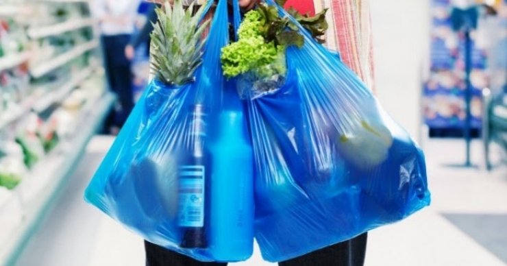 Επιβάρυνση για τους καταναλωτές 5-10 λεπτών για τις πλαστικές σακούλες από το 2017