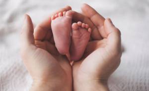 ΕΛΣΤΑΤ: “Γροθιά στο στομάχι” τα στοιχεία για το δημογραφικό – Νέα μείωση των γεννήσεων το 2022