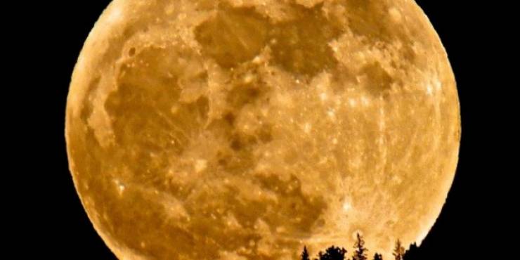 Αυγουστιάτικη Πανσέληνος: Από την &quot;Σούπερ Σελήνη&quot; στην &quot;Μαύρη Σούπερ Σελήνη&quot;