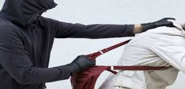 Αλεξάνδρεια: Κουκουλοφόροι άρπαξαν την τσάντα από ιδιοκτήτρια κοσμηματοπωλείου