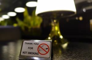 «Όχι» του ΣτΕ στην αίτηση καταστηματαρχών για ακύρωση της απαγόρευσης του καπνίσματος