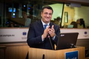 Ο Απ. Τζιτζικώστας εξελέγη πρόεδρος της Ευρωπαϊκής Επιτροπής των Περιφερειών