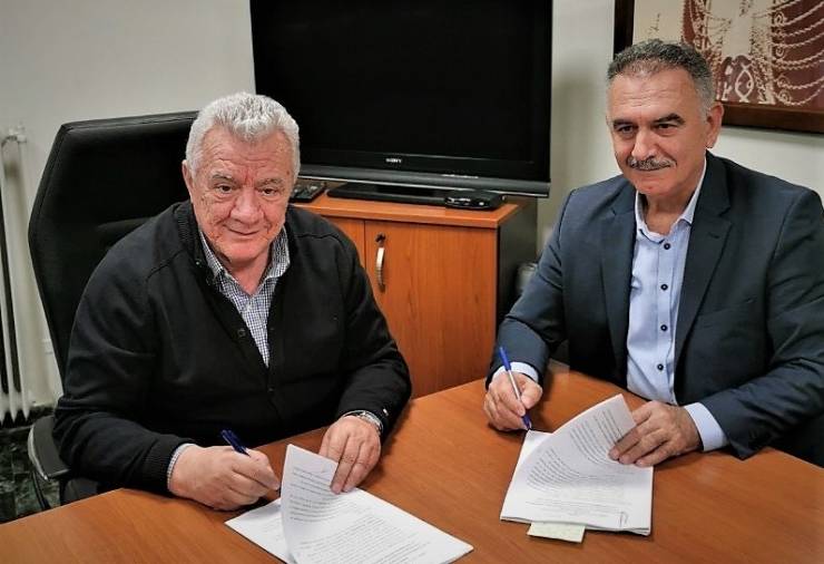 Υπογράφτηκε η σύμβαση μεταξύ του Δήμου Αλεξάνδρειας και της ΑΝΗΜΑ Α.Ε. για την προμήθεια και τη λειτουργία Κινητής Βιβλιοθήκης