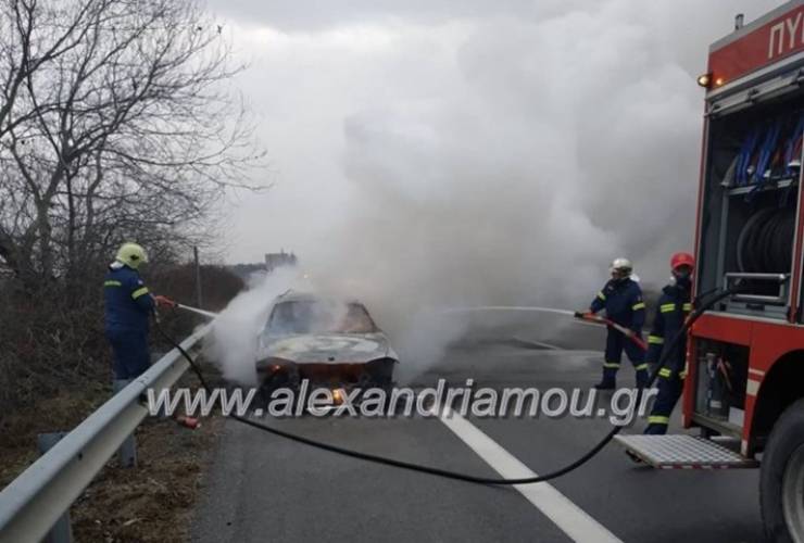 Αυτοκίνητο τυλίχτηκε στις φλόγες στην παλιά Ε.Ο. Θεσσαλονίκης – Βέροιας