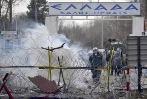 Εβρος: Εκρυθμη η κατάσταση -Χιλιάδες μετανάστες «πολιορκούν» τα σύνορα