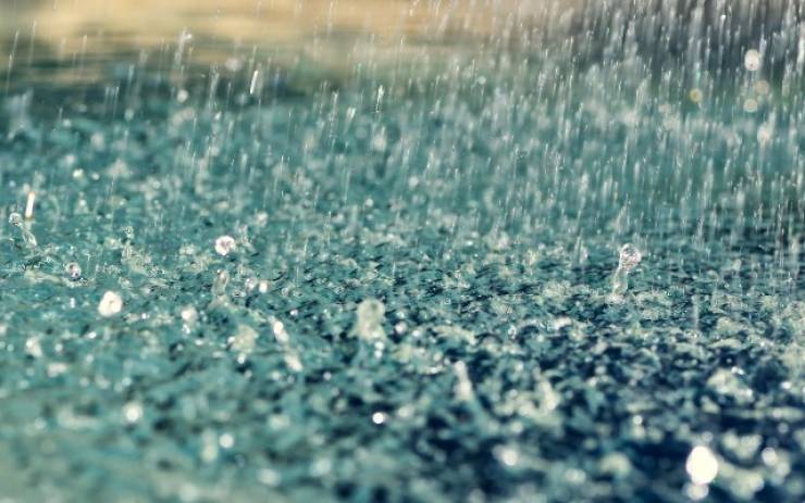 Καιρός: Αυξημένες νεφώσεις και τοπικές βροχές την Τρίτη