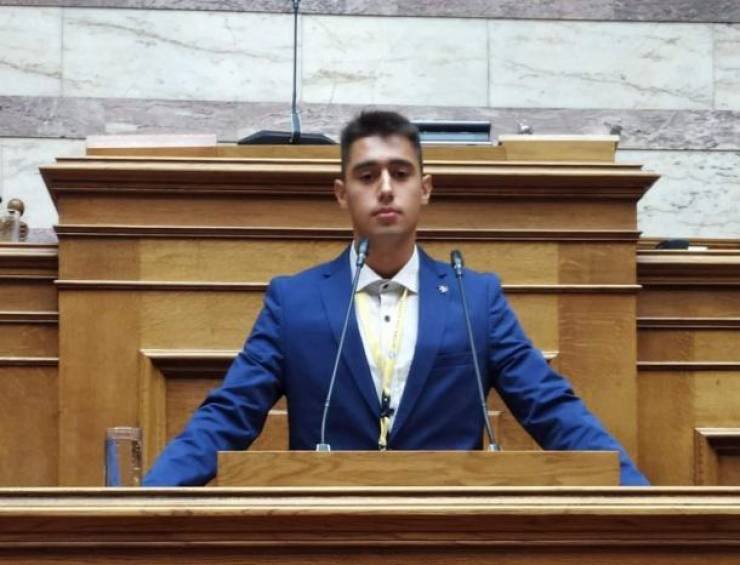 Στη Βουλή των Εφήβων ο μαθητής του 1ου ΓΕΛ Αλεξάνδρειας Κυριαζής Χαριτόπουλος