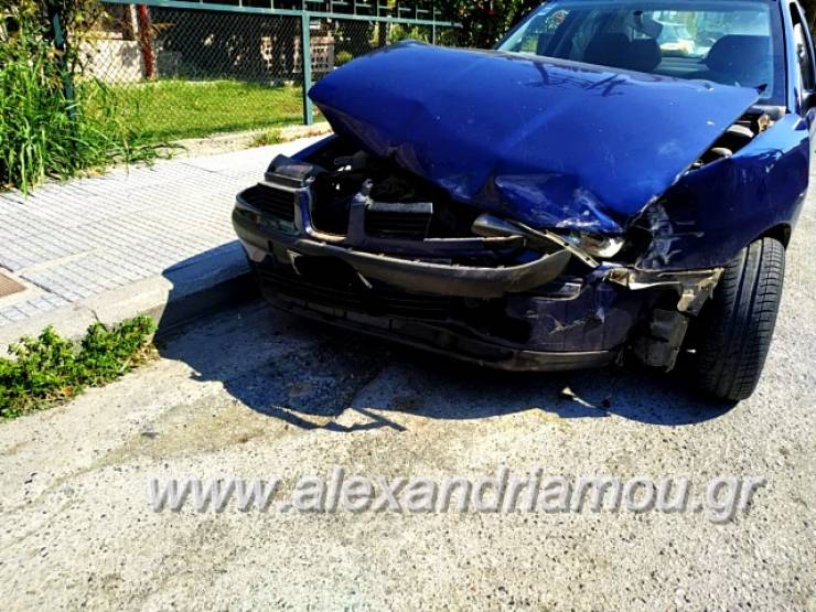 Τροχαίο ατύχημα στην Αλεξάνδρεια (φώτο)
