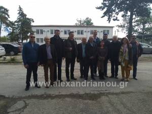 Επίσκεψη των υποψήφιων ευρωβουλευτών του ΣΥΡΙΖΑ Αρβανίτη Κ. και Νικολαΐδη Α. στο Camp προσφύγων στην Αλεξάνδρεια (φώτο)
