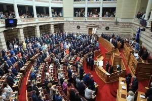 Στο 5% το κατώφλι της Βουλής: Έριδες των συνταγματολόγων και ζυμώσεις στην κυβέρνηση