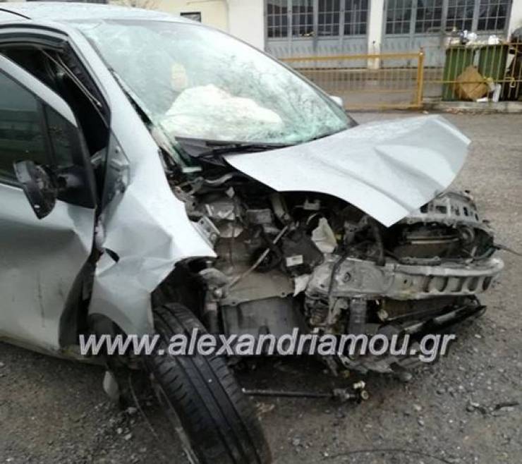 Τροχαίο δυστύχημα στην ΠΕΟ Αλεξάνδρειας-Βέροιας-Νεκρή η 40χρονη οδηγός