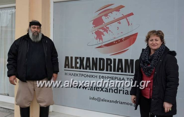 Ένας λεβέντης Κρητικός που λατρεύει τη Μακεδονία μας βρέθηκε στην Αλεξάνδρεια - Δείτε τι είπε στην κάμερα του alexandriamou.gr