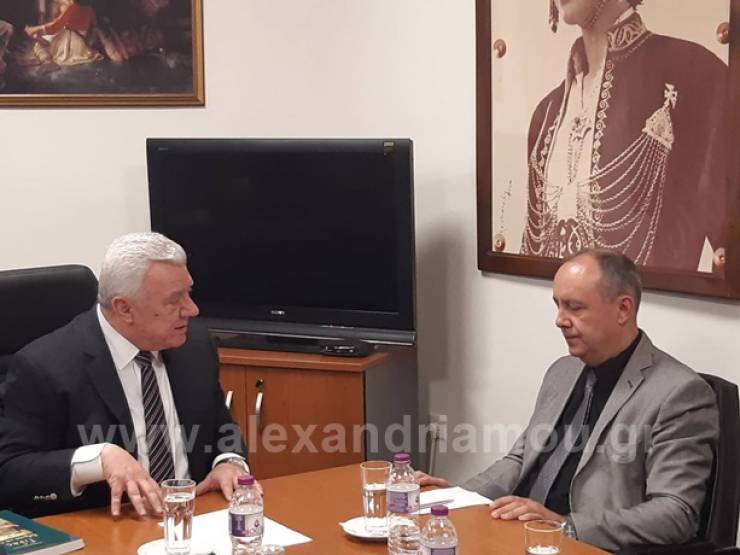 Ο Υφυπουργός Εσωτερικών Μακεδονίας-Θράκης κ. Καράογλου στο Δημαρχείο Αλεξάνδρειας