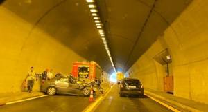Σοβαρό τροχαίο μέσα σε τούνελ στην Εγνατία, στο δρόμο Βέροιας-Κοζάνης