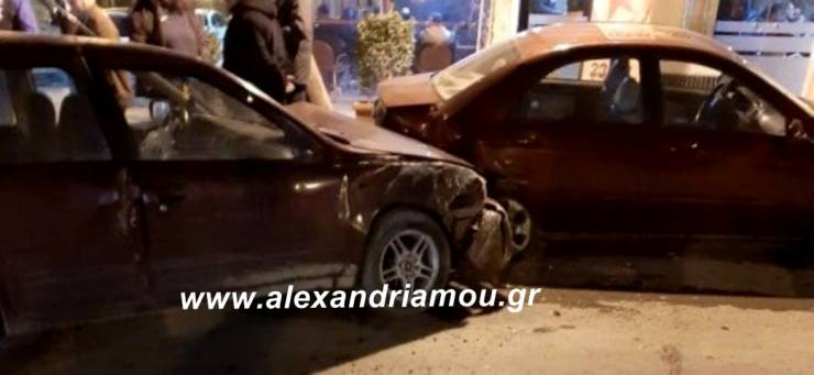 Τροχαίο ατύχημα στο κέντρο της Αλεξάνδρειας (φώτο)