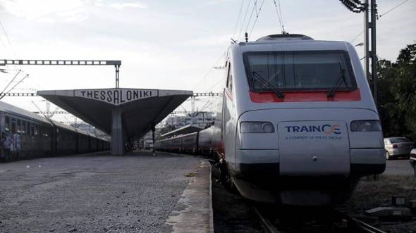 «Φρένο» μέχρι νεοτέρας σε όλα τα εμπορικά τρένα στη Θεσσαλονίκη – Τι αποφασίστηκε στη σύσκεψη με τους μηχανοδηγούς