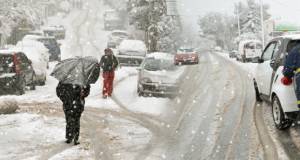 Ισχυρή κακοκαιρία με χιόνια σαρώνει τη χώρα – Ποιοι δρόμοι είναι κλειστοί