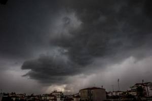 Έκτακτο δελτίο ΕΜΥ: Ο Ορέστης «χτυπά» τη χώρα με βροχές, χαλάζι και πτώση της θερμοκρασίας