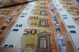 Tο νέο χαρτονόμισμα των 50 ευρώ κυκλοφορεί από τον Απρίλιο