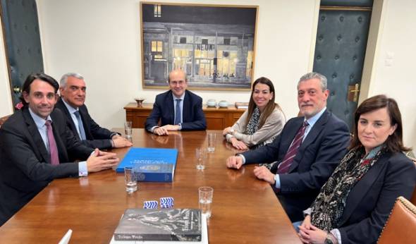 O πρόεδρος της Ελληνικής Ένωσης Καφέ, Τάσος Γιάγκογλου και το Δ.Σ. συναντήθηκε με τον υπουργό Οικονομικών, Κωστή Χατζηδάκη