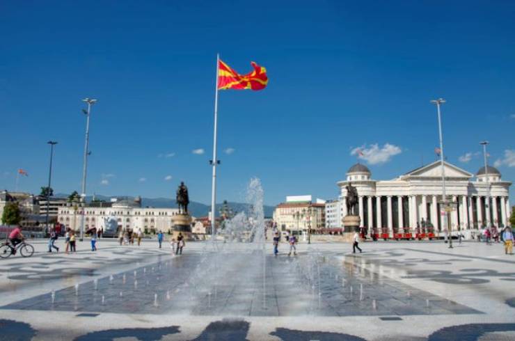 Αφαιρείται από μνημεία, δημόσιους χώρους ο Ηλιος της Βεργίνας στη Βόρεια Μακεδονία