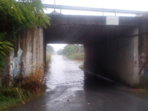 ΠΡΟΣΟΧΗ:Πρόβλημα στην διάβαση της οδού Νησελίου - Νησελουδίου λόγω συσσωρευμένων υδάτων