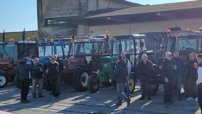 PXL_20251130_084904084