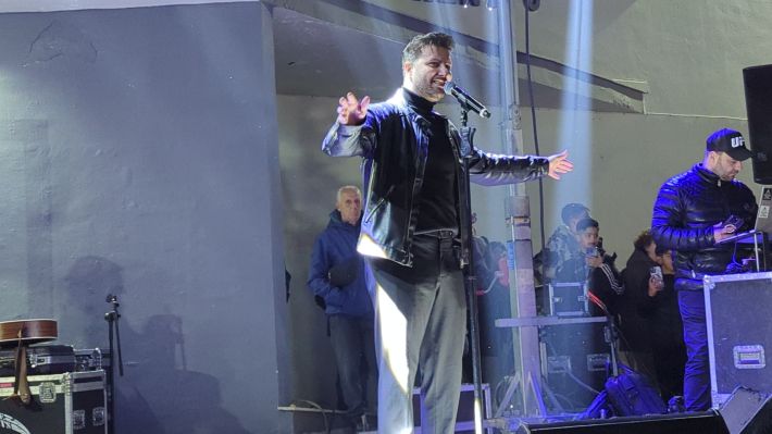 PXL_20251208_190410633