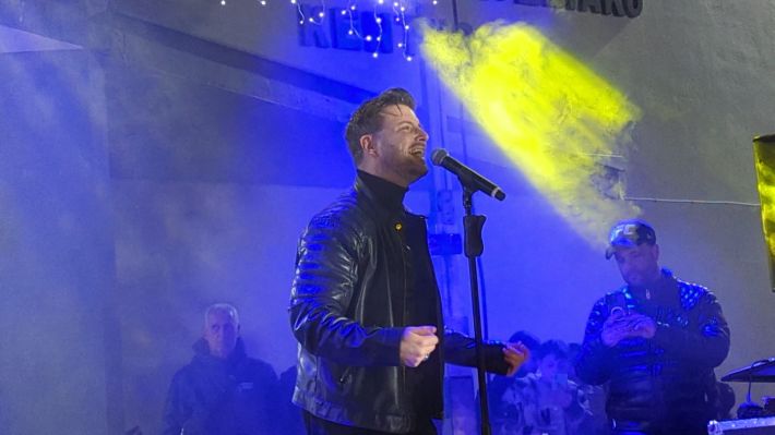 PXL_20251208_190538160