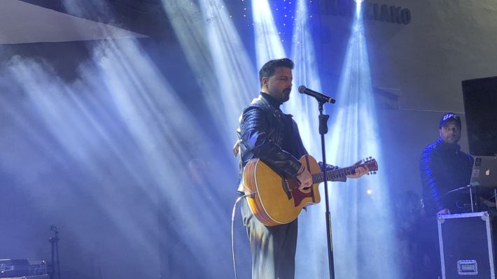 PXL_20251208_190830721