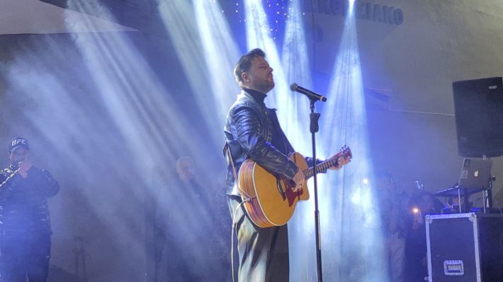 PXL_20251208_190857230