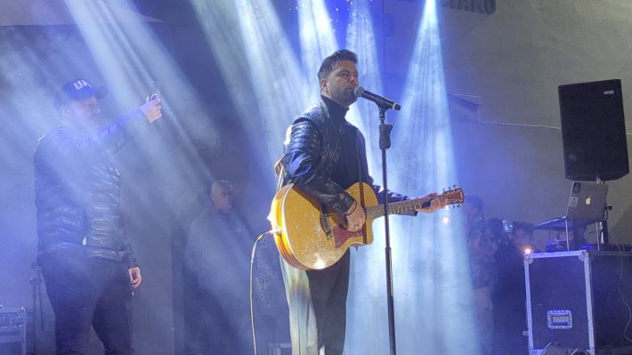 PXL_20251208_190917305