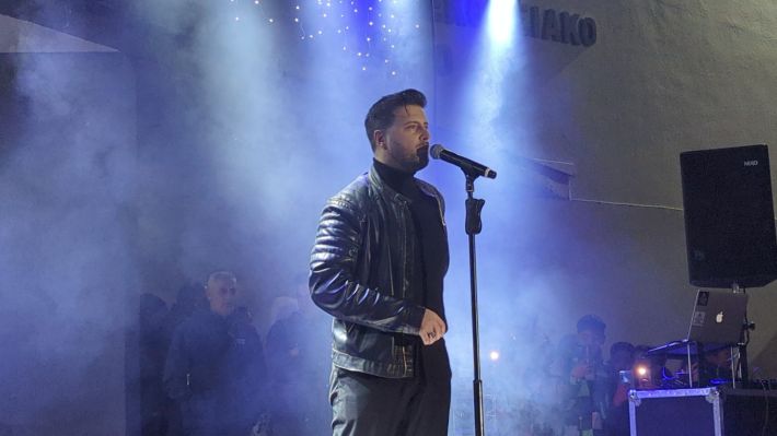 PXL_20251208_191049103