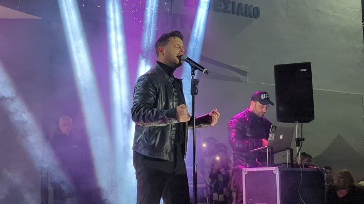 PXL_20251208_191753459