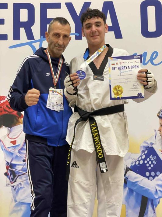 ab10379f-0a2c-4126-b113-ff1cab4ac079