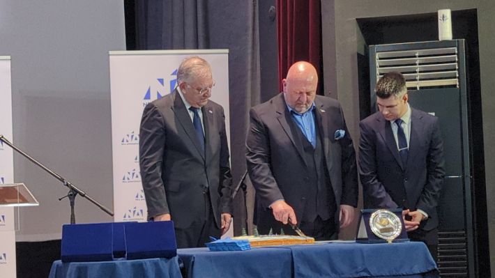 PXL_20260215_173256245