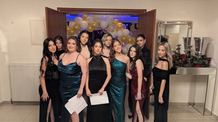 PXL_20251220_184957353