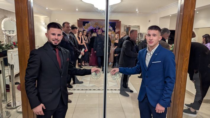 PXL_20251220_190138305